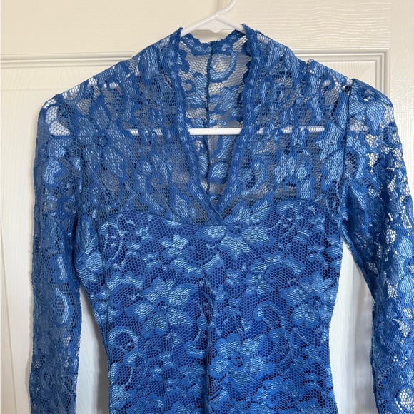 Elegant Blue Lace Dress - Picture 4 of 9